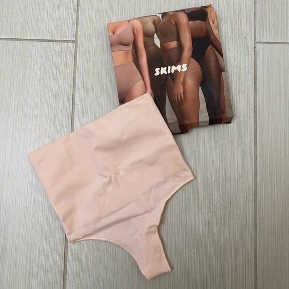 Rose Quartz Skims Core Control Thong Shapewear - Picture 2 of 6